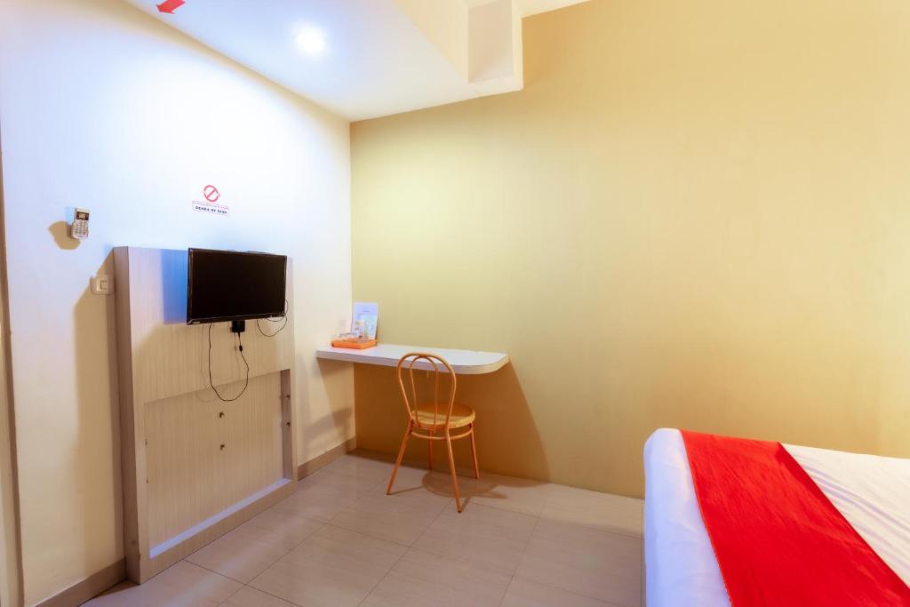 TV a/nebo společenská místnost v ubytování Pratisarawirya Guesthouse by ecommerceloka