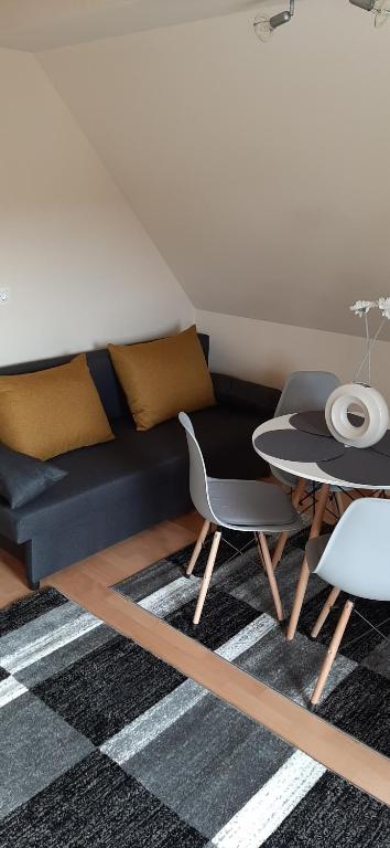 Posedenie v ubytovaní NAPKŐ APARTMAN