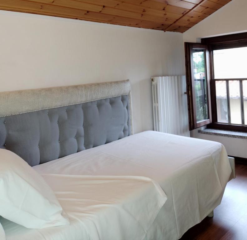 A bed or beds in a room at B&B La Casetta