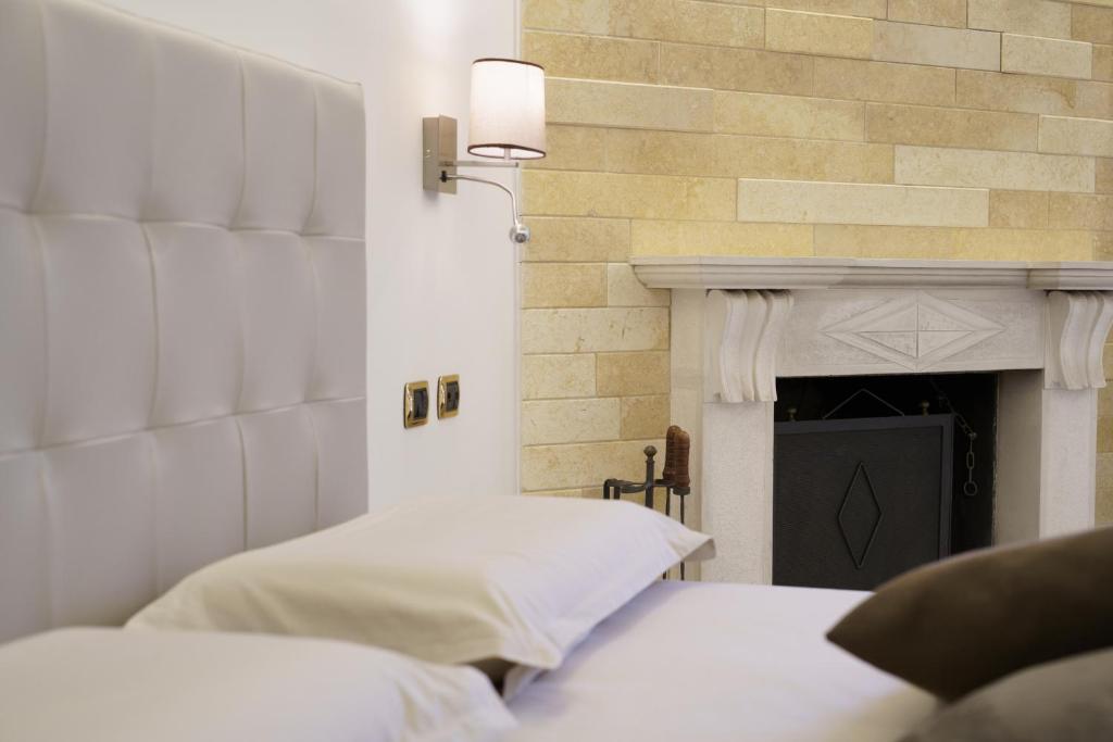 Postel nebo postele na pokoji v ubytování Caffetteria Luca Suite & Rooms