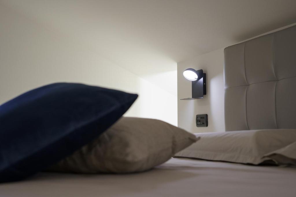 Postel nebo postele na pokoji v ubytování Caffetteria Luca Suite & Rooms