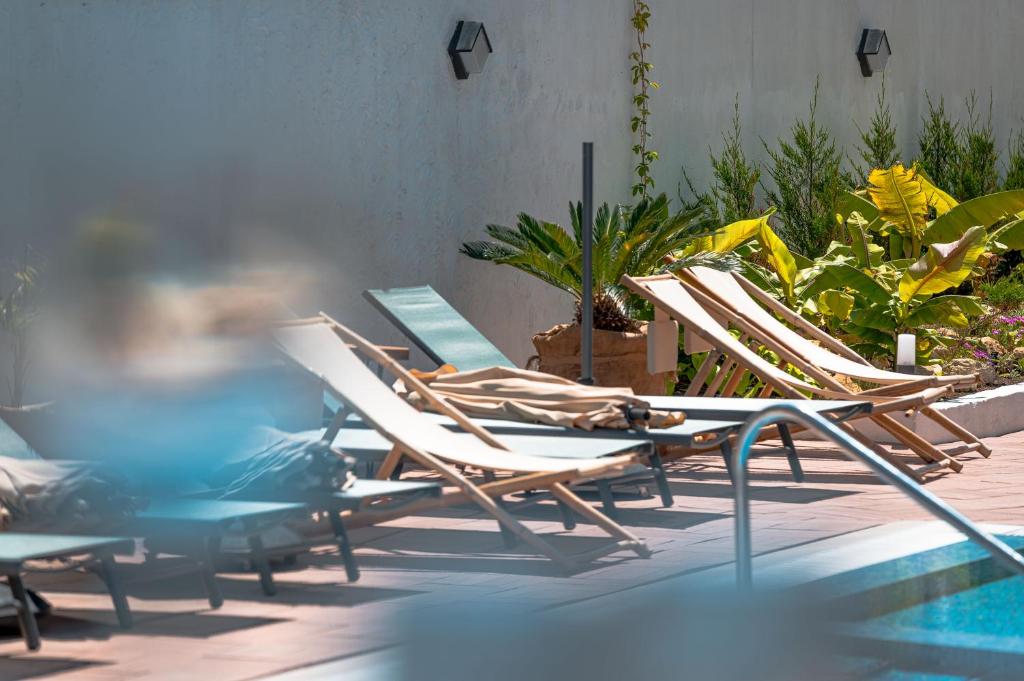 Bazén v ubytování JI HOTEL nebo v jeho okolí