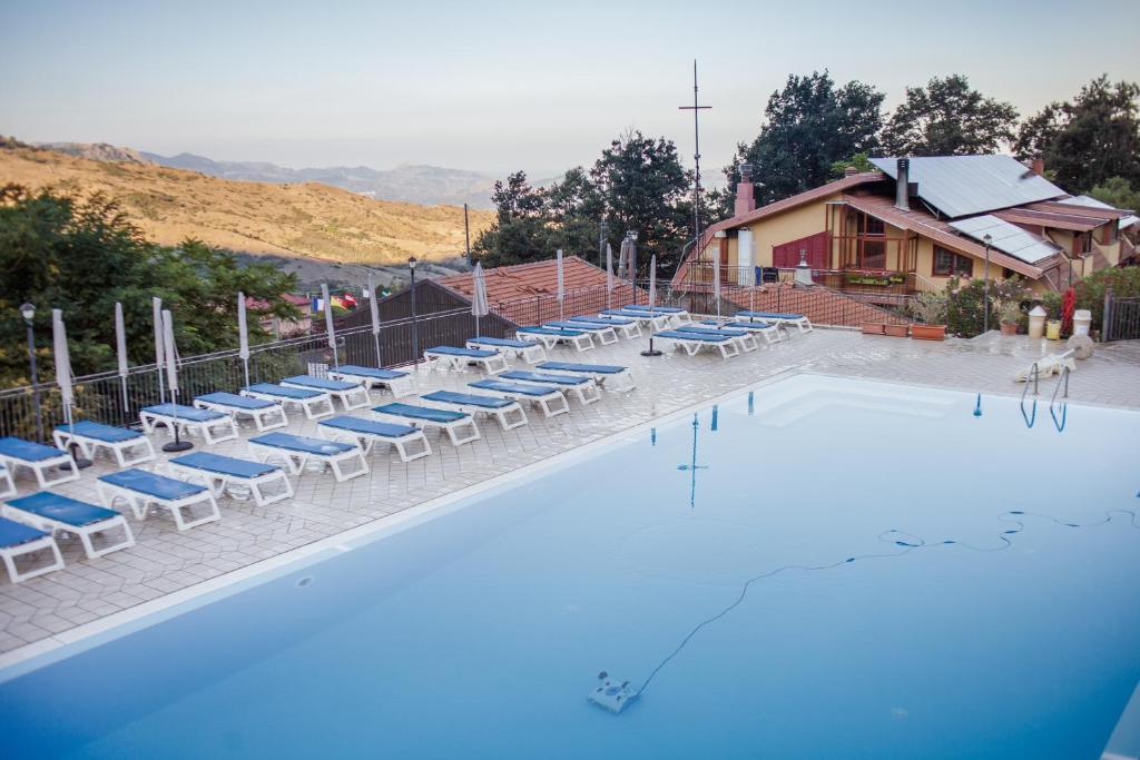 Bazén v ubytování Agri-Hotel Da Marianna Resort & Spa nebo v jeho okolí