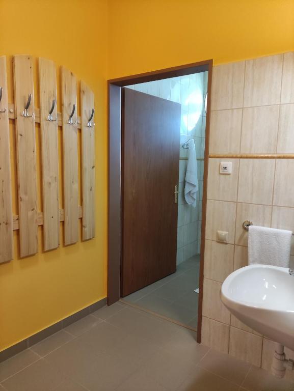 Koupelna v ubytování Miklós Fogadó és Étterem