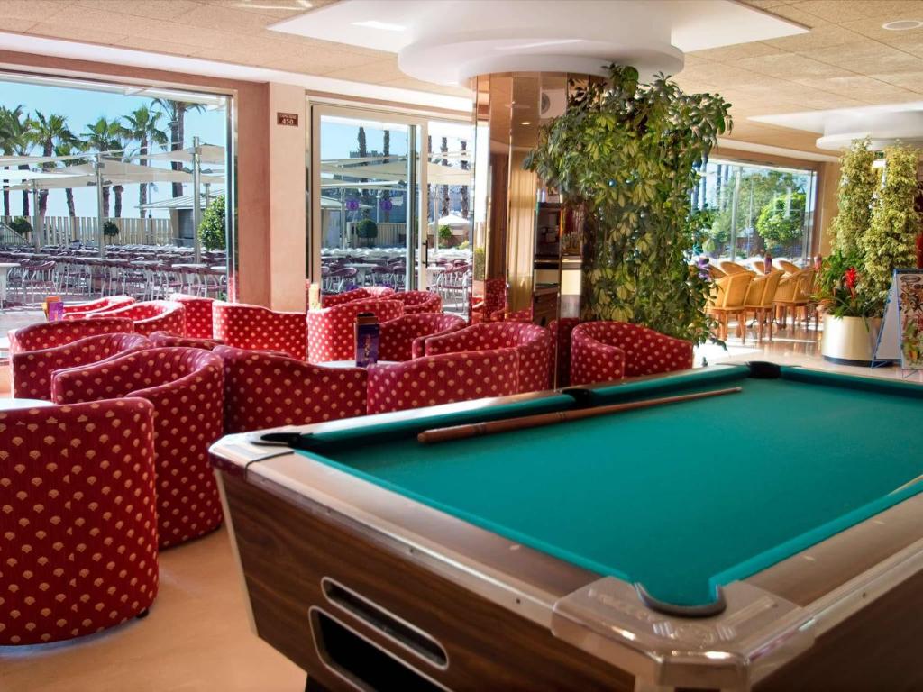 Biliardový stôl v ubytovaní Hotel Servigroup Papa Luna 4 Sup
