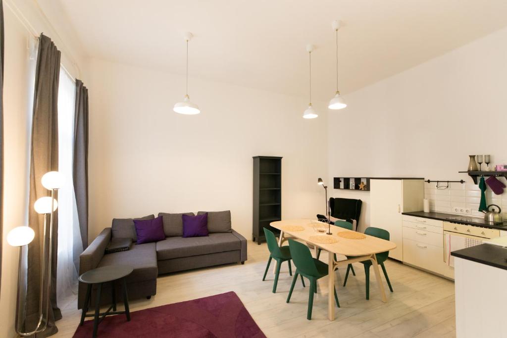 Kuchyň nebo kuchyňský kout v ubytování Palace District Apartment