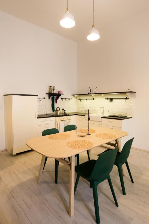 Kuchyň nebo kuchyňský kout v ubytování Palace District Apartment