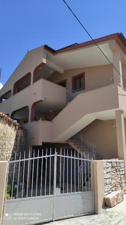 Budova, v ktorej sa apartmán nachádza
