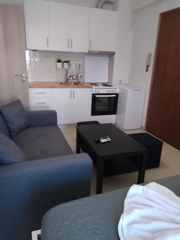 Kuchnia lub aneks kuchenny w obiekcie Little Beauty - HappyHostGr - in Platamonas