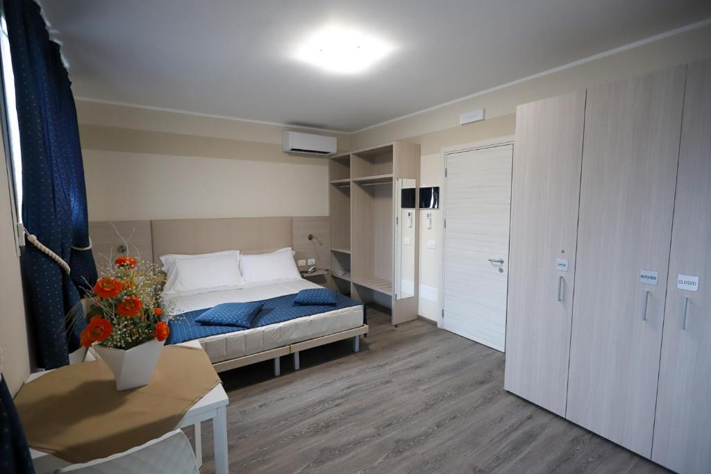 Postel nebo postele na pokoji v ubytování HOME HOTEL