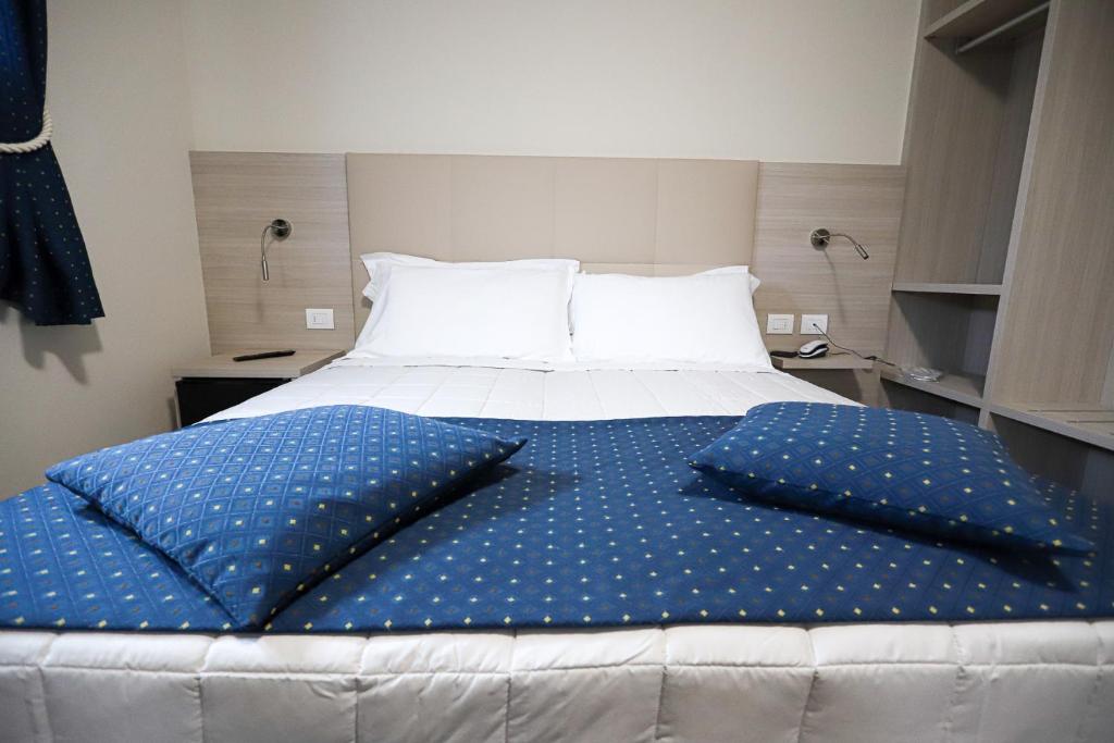 Postel nebo postele na pokoji v ubytování HOME HOTEL