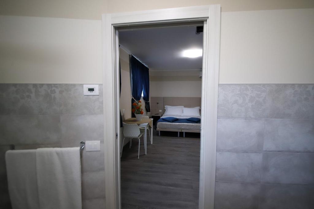 Postel nebo postele na pokoji v ubytování HOME HOTEL