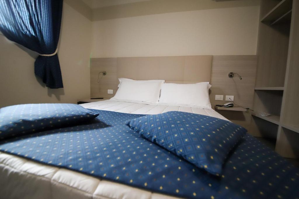 Postel nebo postele na pokoji v ubytování HOME HOTEL