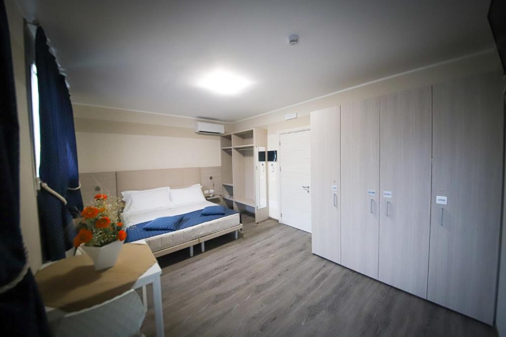 Postel nebo postele na pokoji v ubytování HOME HOTEL