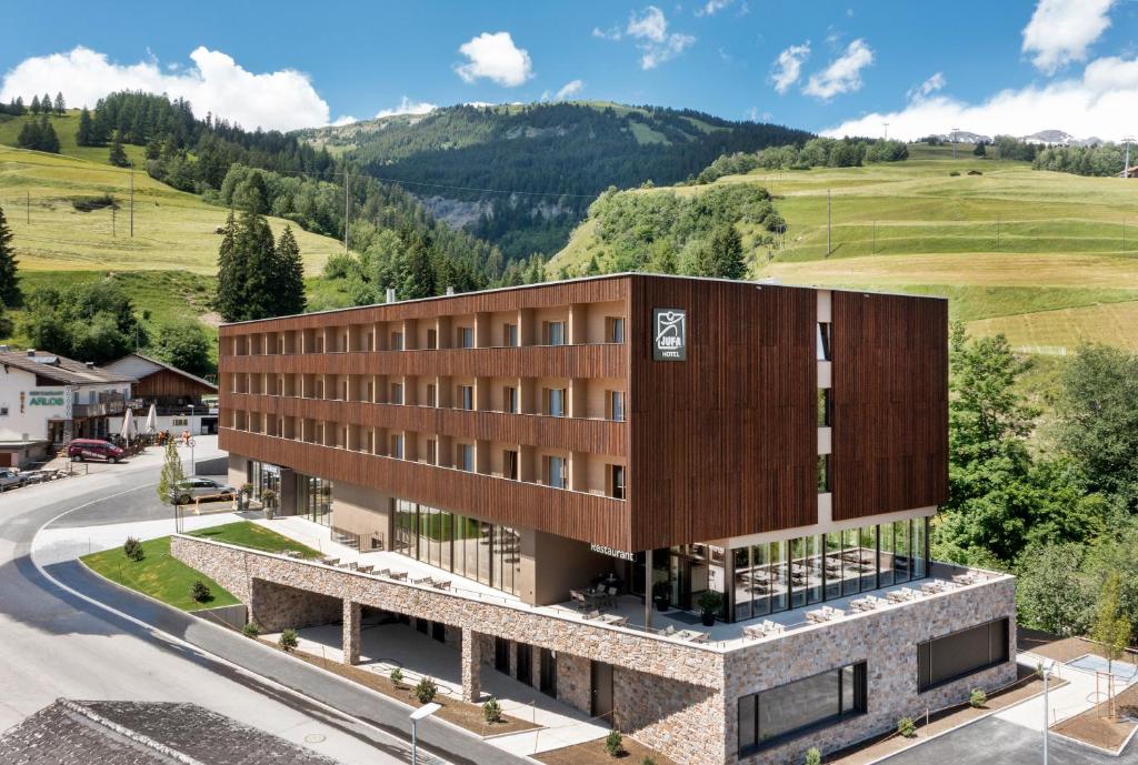 Nespecifikovaný výhled na hory nebo výhled na hory při pohledu z hotelu