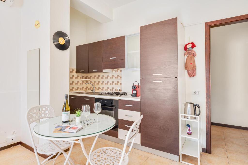A kitchen or kitchenette at Casa Scogliera