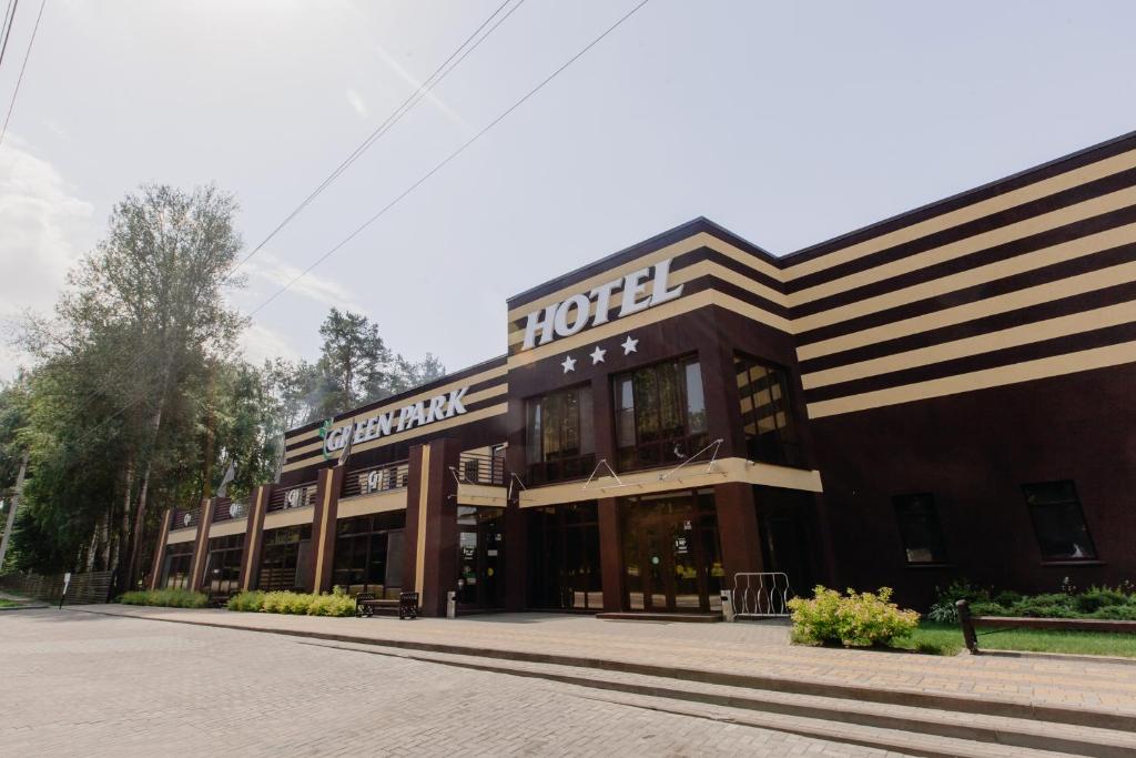 a hotel on a street in front of a building at Green Park Hotel in Novozybkov