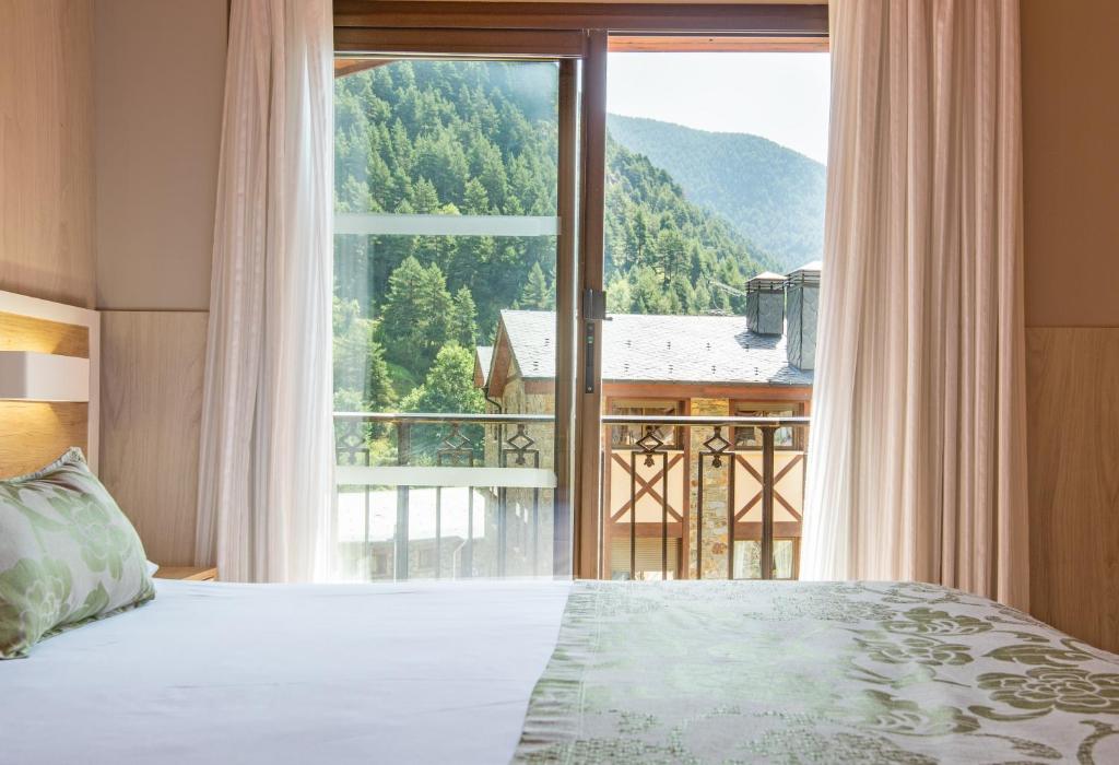 Nespecifikovaný výhled na hory nebo výhled na hory při pohledu z hotelu
