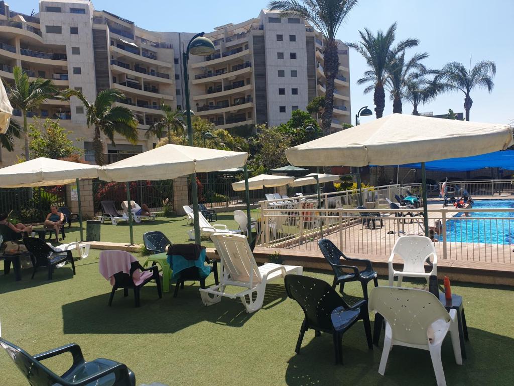 A Dream Place in Raanana, Spacious & Luxurious Apartment up to 4 guests - Swimming Pool - Two-Bedroom Apartment