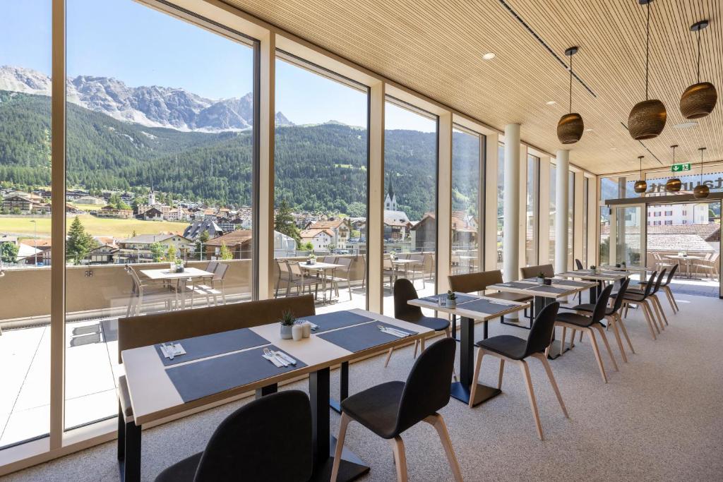 Nespecifikovaný výhled na hory nebo výhled na hory při pohledu z hotelu