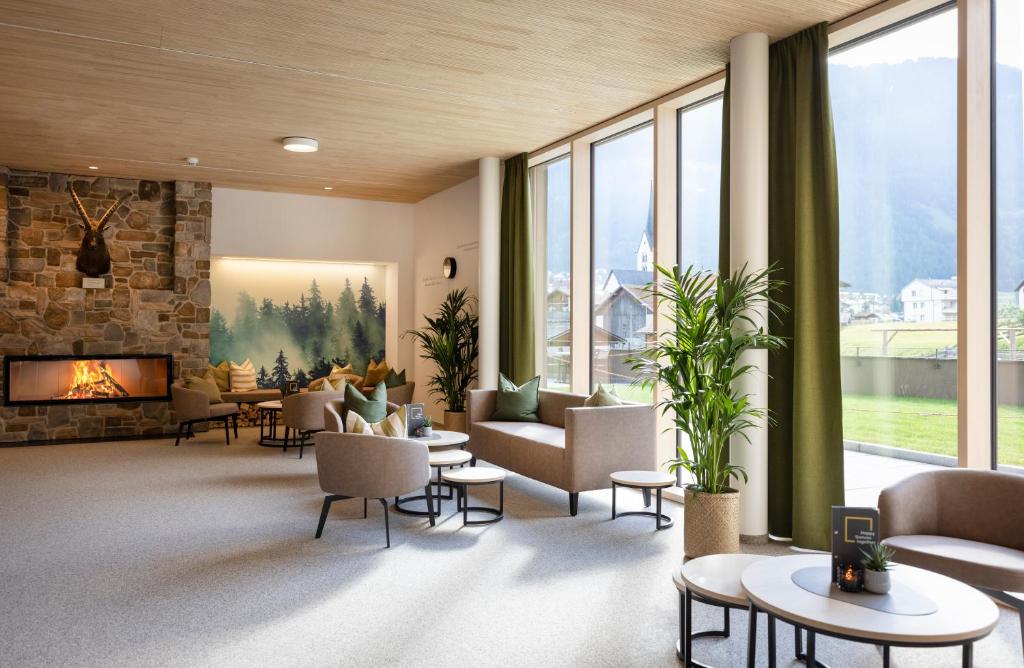 Posezení v ubytování JUFA Hotel Savognin