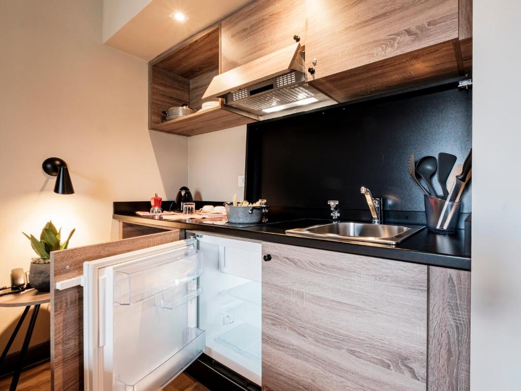 Kuchyň nebo kuchyňský kout v ubytování Hotel Lory