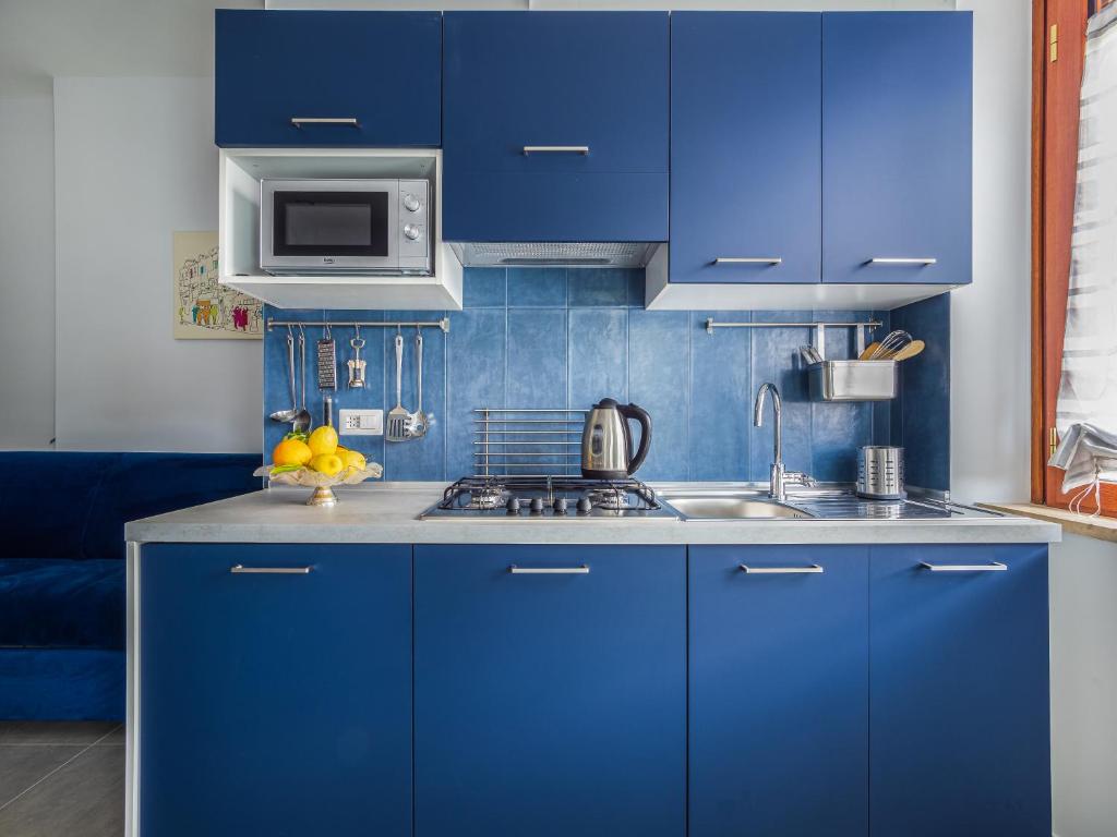 Kuchyňa alebo kuchynka v ubytovaní Azzurro Park Suite - De Vivo Realty Sorrento