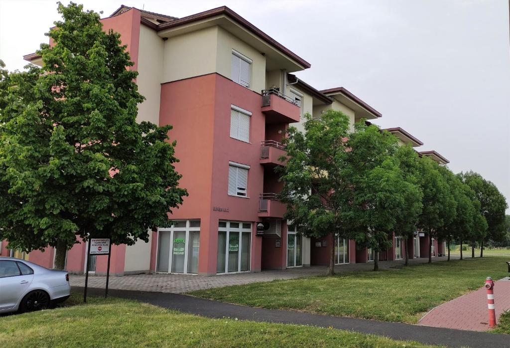 Budova, v ktorej sa apartmán nachádza