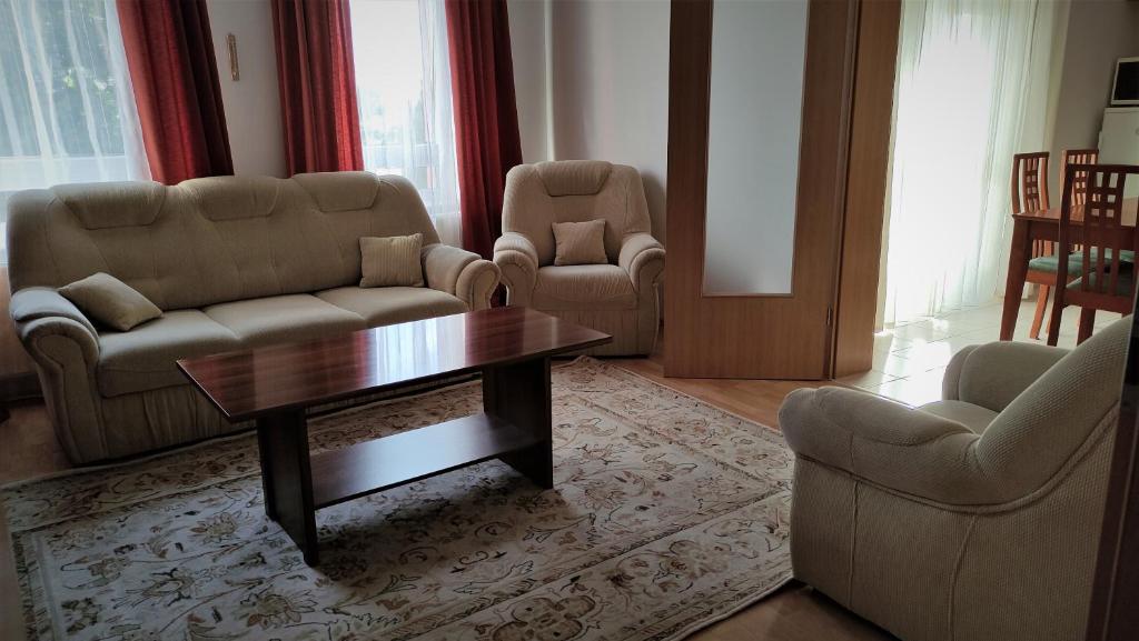 Posedenie v ubytovaní Mona apartment