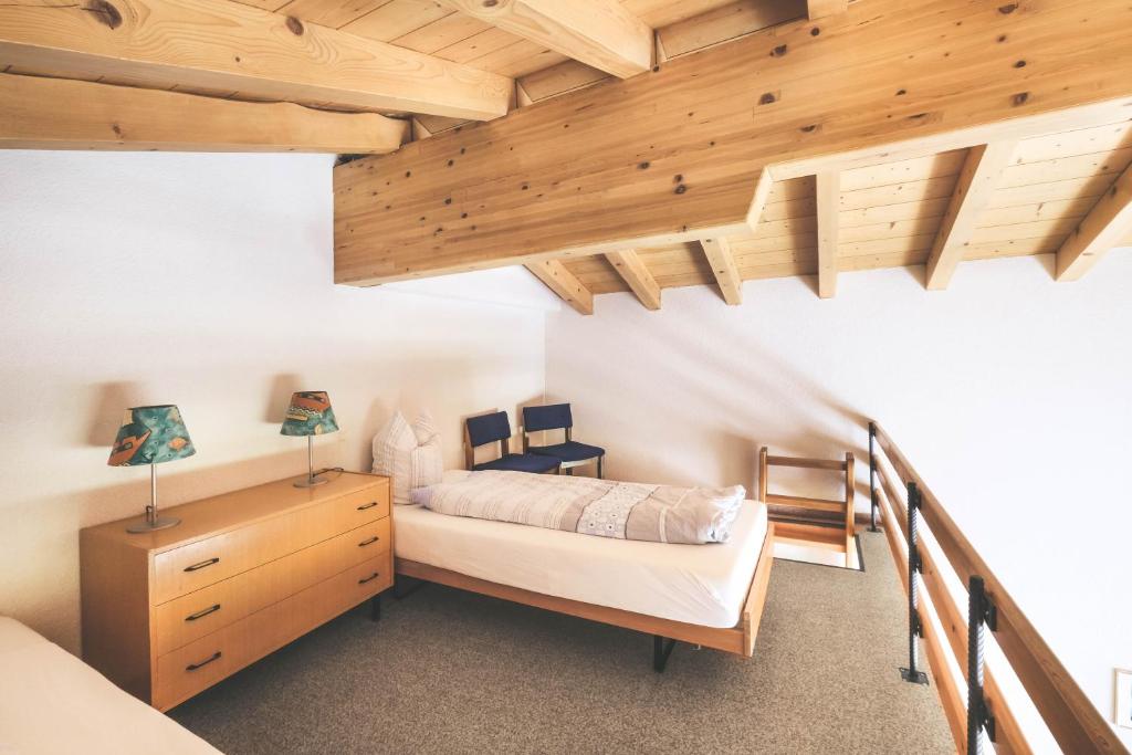 Llit o llits en una habitació de Hotel Alpina