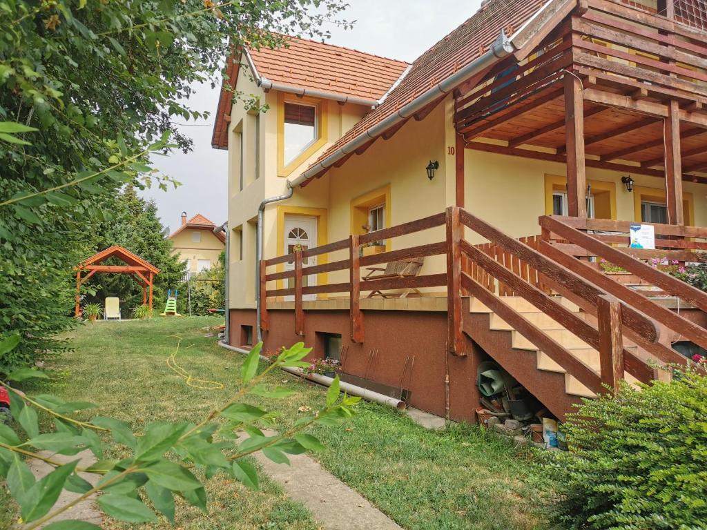 Budova, v ktorej sa dovolenkový dom nachádza