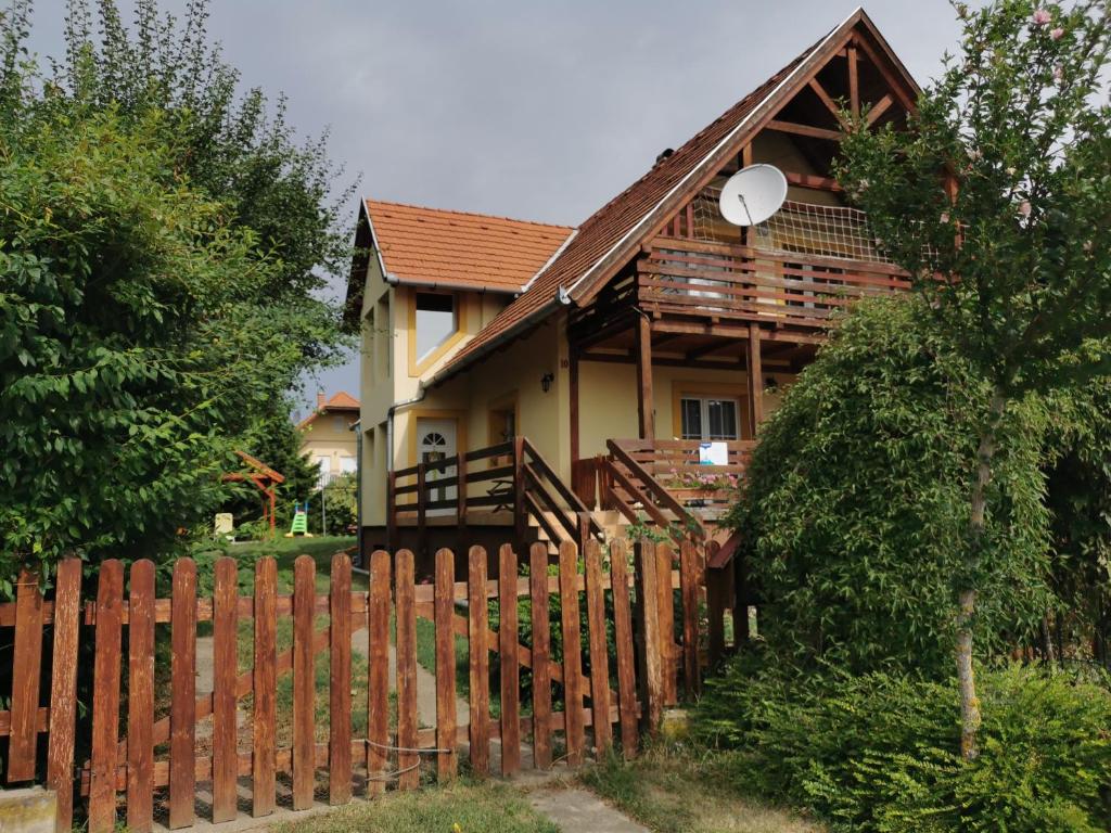 Budova, v ktorej sa dovolenkový dom nachádza