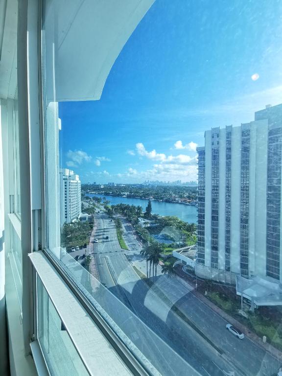 New Point Miami Beach Apartments - Studio With Bay View