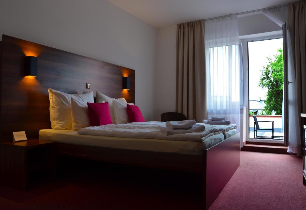 Bohemia Inn Hotel - 16