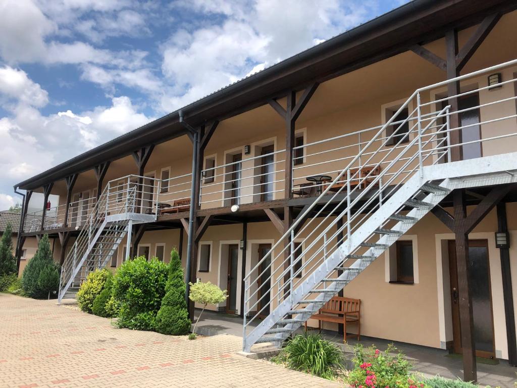 Budova, kde se hotel nachází