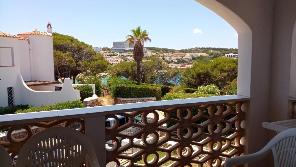 una vista dal balcone di una villa di ULLASTRES III a Es Mercadal