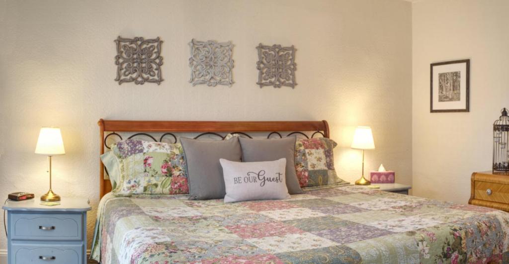 Willow House Inn B&B - Deluxe King Room