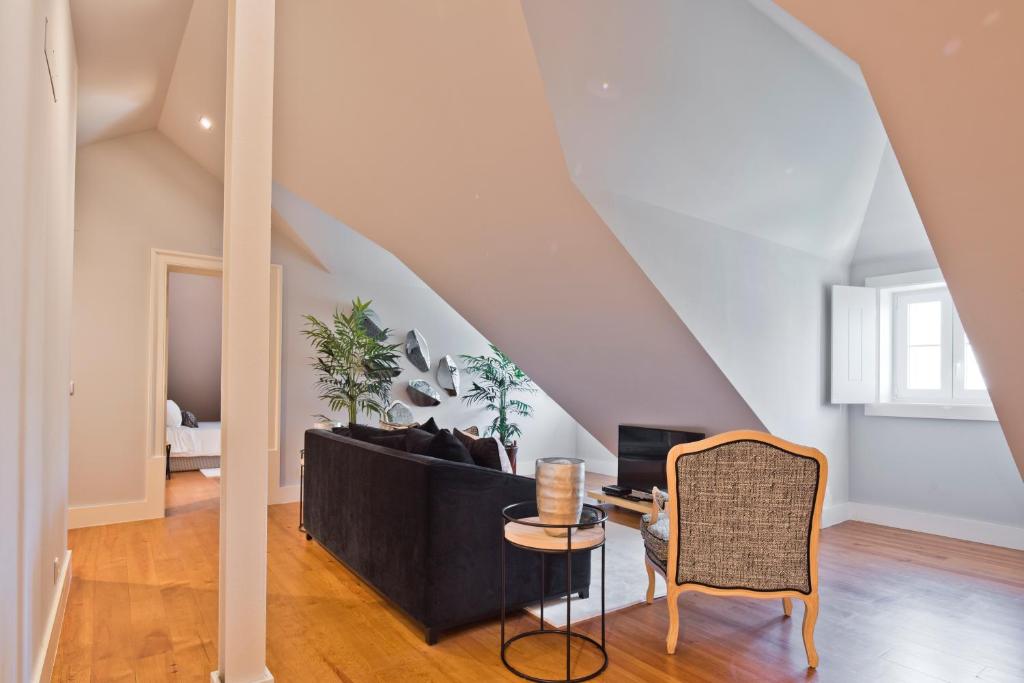 Uma área de estar em Iconic & Elegant Design 2 bedroom Apt By FS