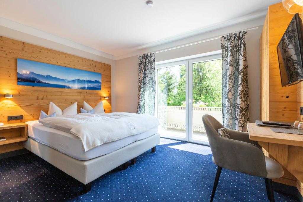 Postel nebo postele na pokoji v ubytování Hotel Berlin Tegernsee