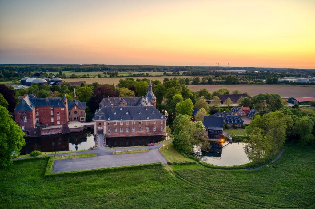 
Een luchtfoto van Schloss Wissen
