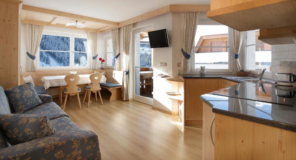 Kuchnia lub aneks kuchenny w obiekcie Apartments Antines