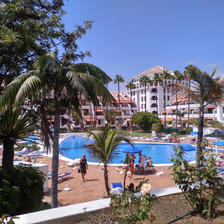 The swimming pool at or close to Bellas Vistas Parque Santiago 2