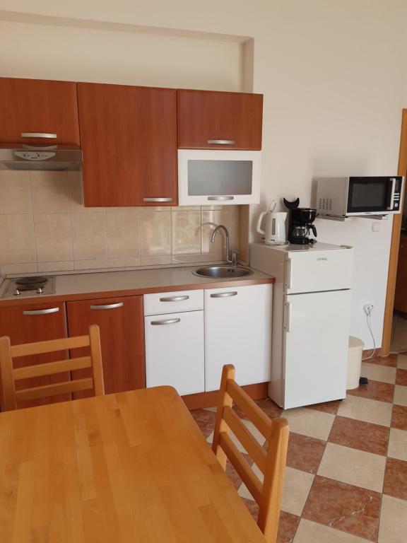 Kuchyňa alebo kuchynka v ubytovaní Apartments Primosten