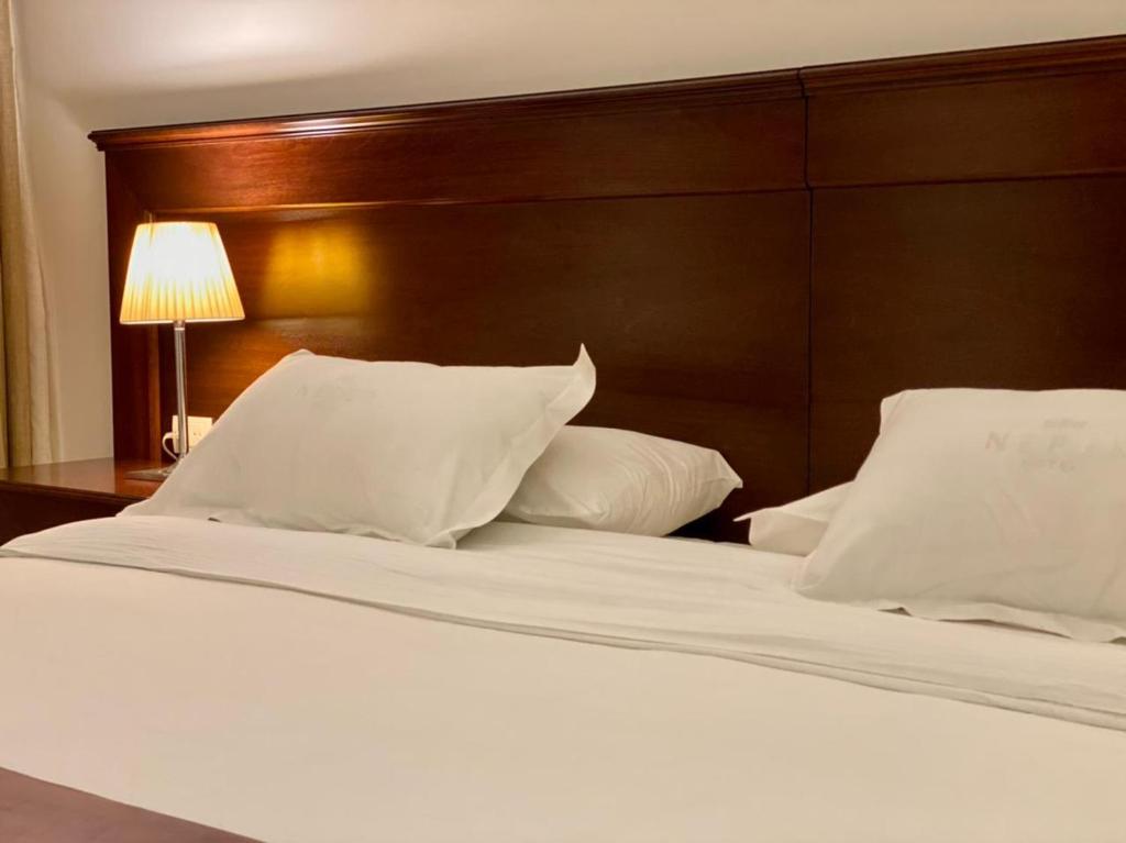 Postel nebo postele na pokoji v ubytování Neper Hotel