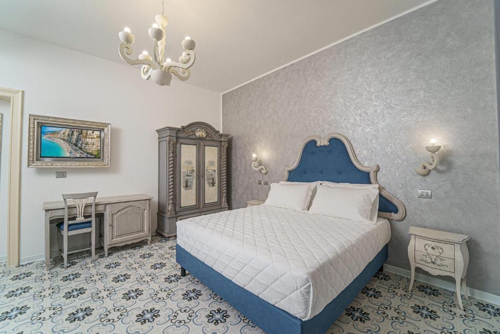 A bed or beds in a room at PLAZA Boutique Hotel - Tropea
