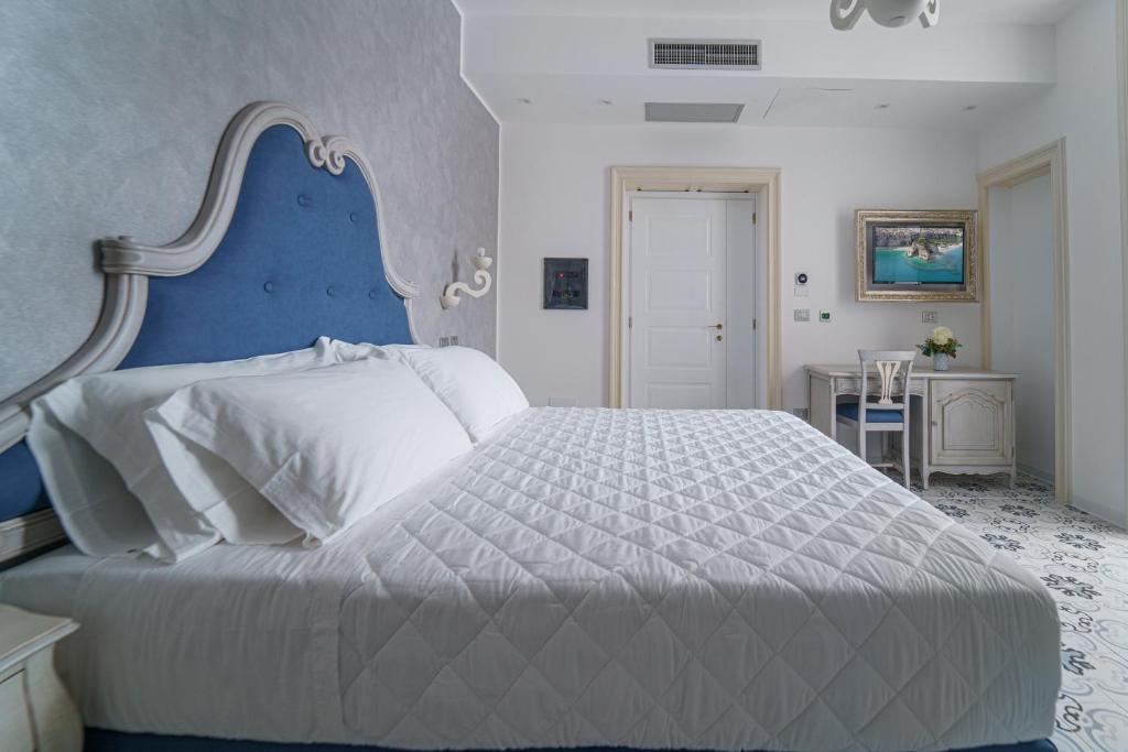 A bed or beds in a room at PLAZA Boutique Hotel - Tropea