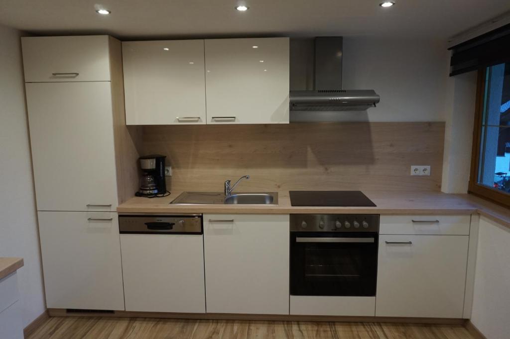 Kuchyňa alebo kuchynka v ubytovaní Ferienhaus Melmer Florian