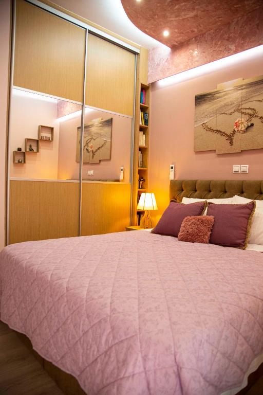 Postel nebo postele na pokoji v ubytování Athens Nautical Flat