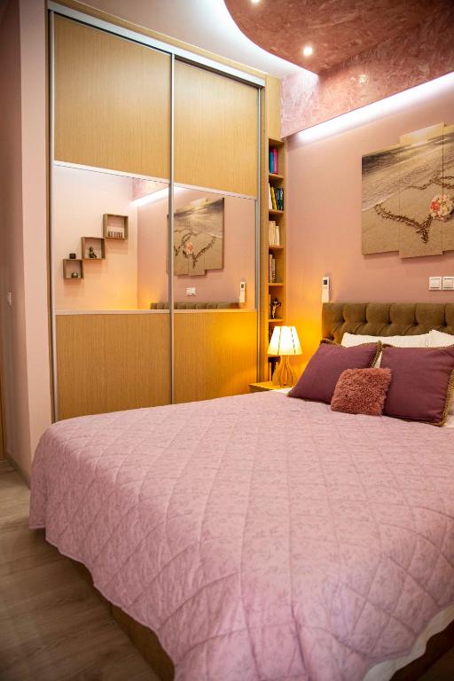 Postel nebo postele na pokoji v ubytování Athens Nautical Flat
