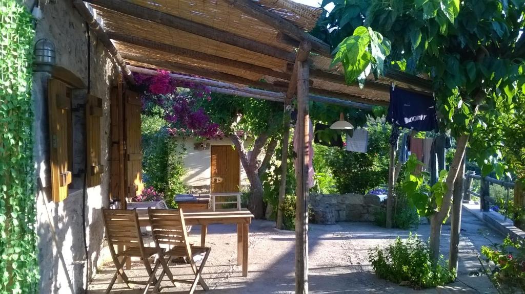 Comfortable Family House nearby Mirtos - Maison De Trois Chambres
